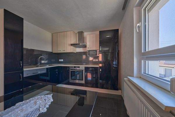 Einbauküche mit Essbereich OG