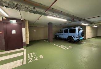 Parkplatz Nr. 228 (seitlich)