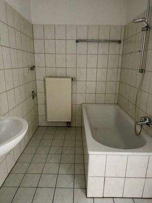 Bad mit Badewanne.jpg