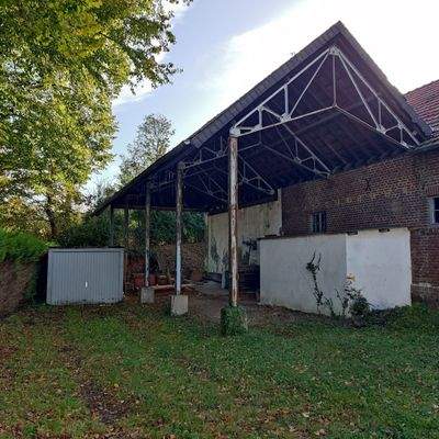 Halle Innenhof 1