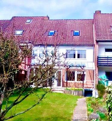 Fassade Rückseite und Garten