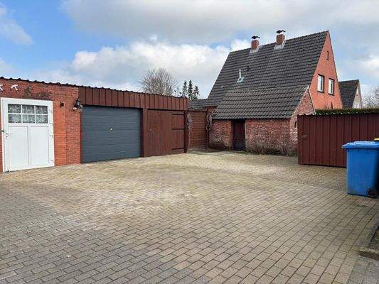 Garage und Nebengebäude