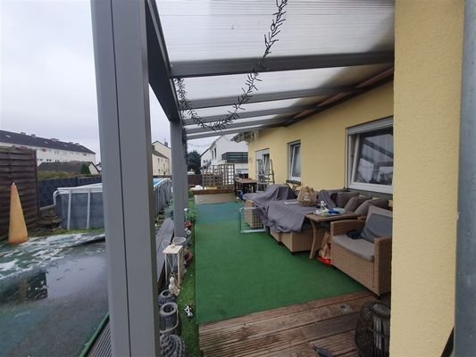Terrasse mit Überdachung