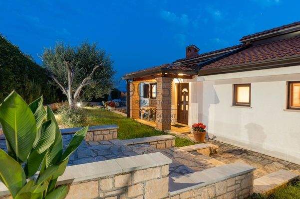 Exklusives Apartmenthaus mit Meerblick in Kaštelir