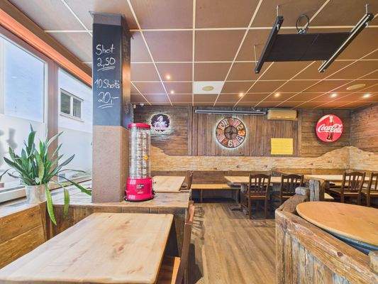 CAM03694G0-PR0042-STILL001