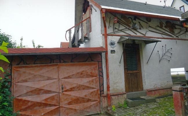 Hofansicht mit Garage + Kl. Ferienhaus