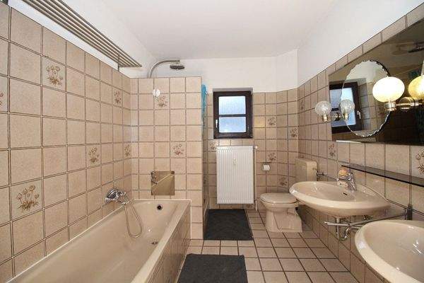 Wohnung im EG - Tageslichtbad