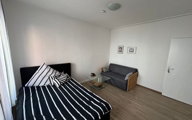 2 WG Zimmer Stuttgart möbliert Zuffenhausen Wohnen auf zeit bei urbanbnb 2.jpeg