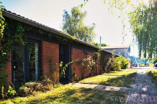 Gebäudeansicht (Casino, Mitarbeiterwohnung u. Büro)