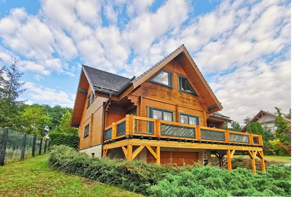 Westseite mit Terrasse