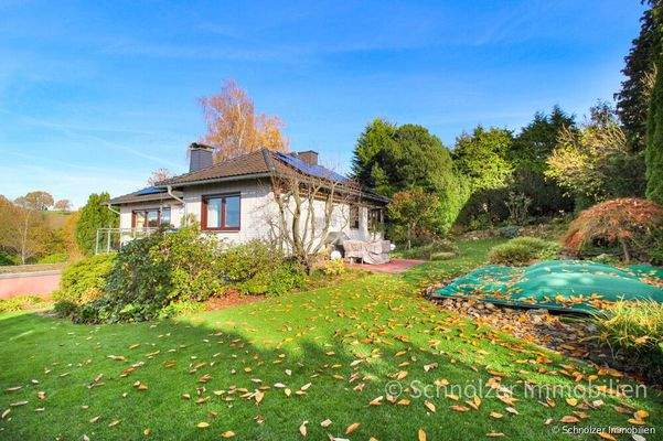 seitliche Gartenansicht