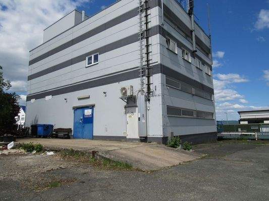 Hintere Zufahrt mit einer Rampe