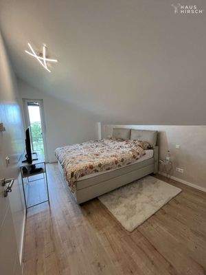 Rechte Seite: Zimmer 1 im OG…