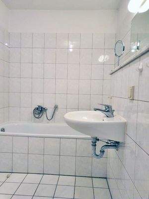 Bad mit Dusche und Wanne