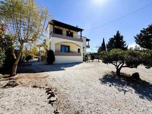 Villa mit Panoramablick auf Meer und weiße Berge auf einem 5.159 m² großen Privatgrundstück