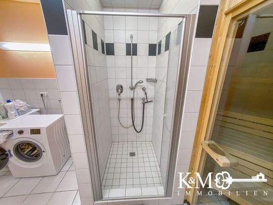 Sauna und Dusche