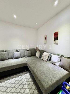 Wohnzimmer Wohnung rechts