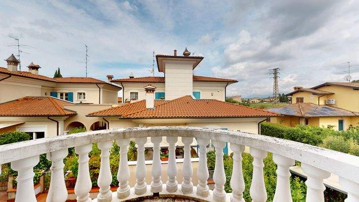 NA-072-10-Villetta-Bifamiliare-con-giardino-e-gara