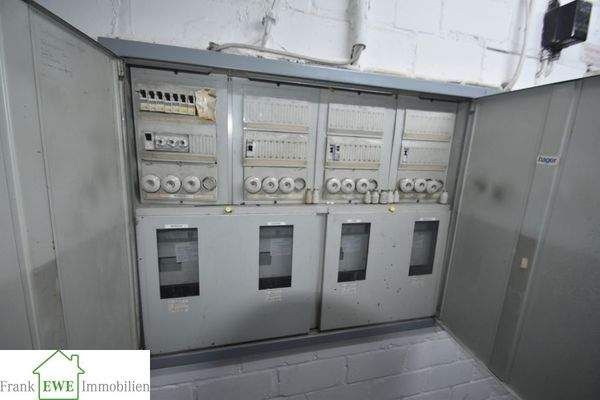 Stromkasten, Wohn- und Geschäftshaus 