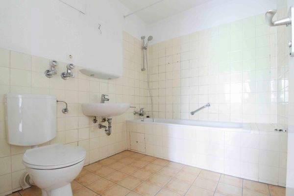 Badezimmer 4.OG Mitte rechts