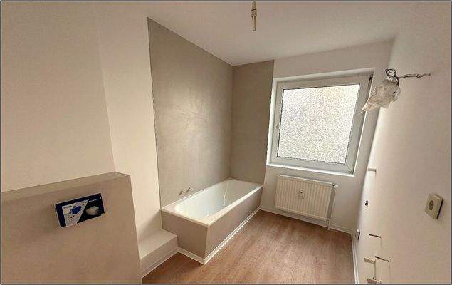 Badezimmer - Musterfoto von identischer Whg. im EG