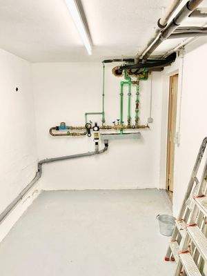 Kellerraum Wasseranschlüsse