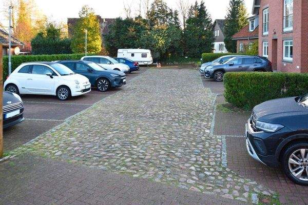 Haus Parkplatz.jpg