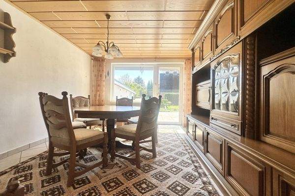 Essbereich mit Blick in den Garten