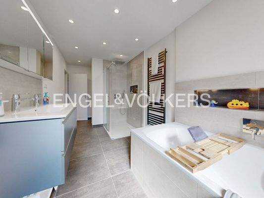 Hauptbad vom Fenster aus betrachtet