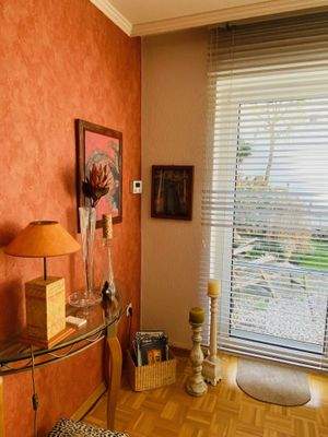 Wohnbereich mit Ausgang zur Terrasse