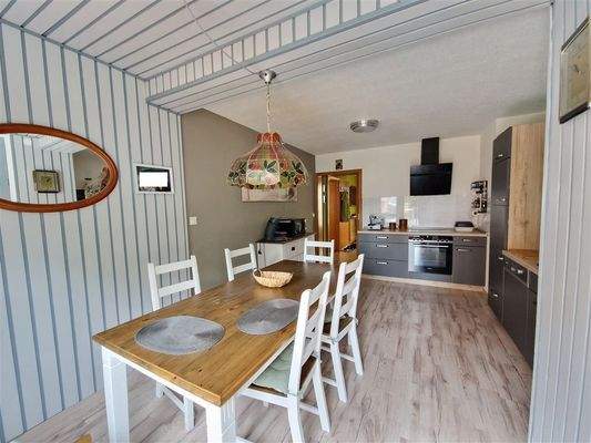 Küche mit Essbereich