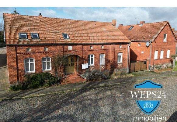 Hausansicht mit Logo