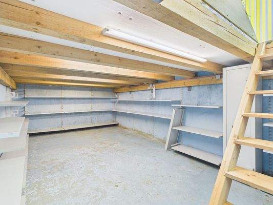 Ehemals Schwimmbecken