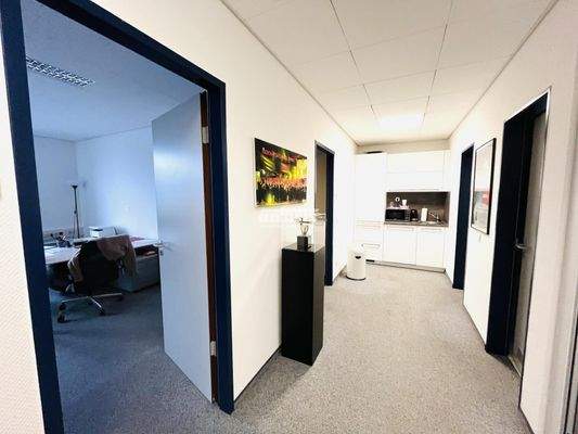 Flur mit Teeküchenzeile