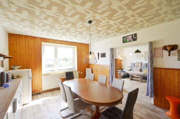 engrenzendes Esszimmer