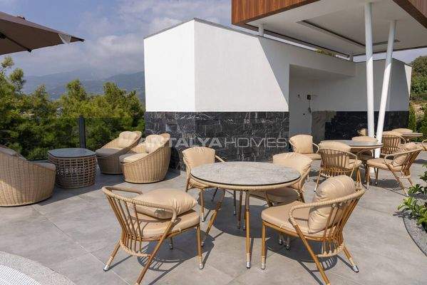 Sea and City-View Flats in a Complex with Pool in Alanya