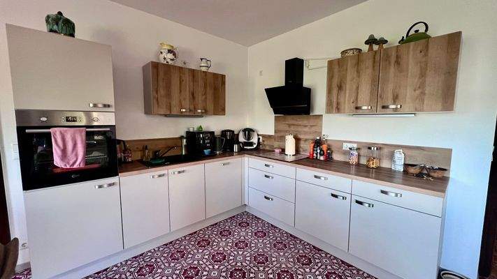 Moderne Küche mit Musterboden