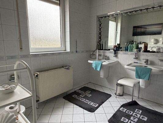 1. Wohnung DG Badezimmer I