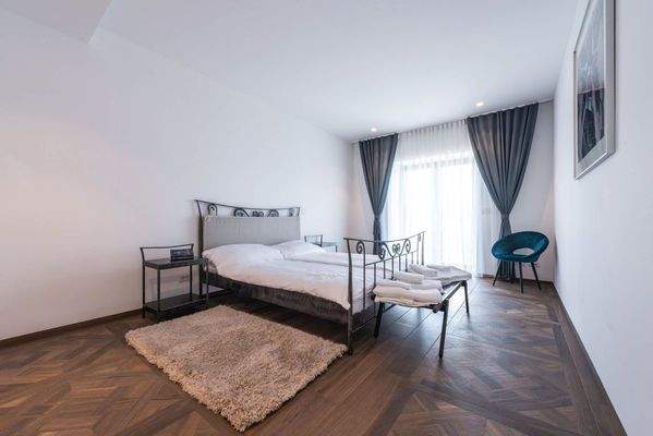 Großes Schlafzimmer