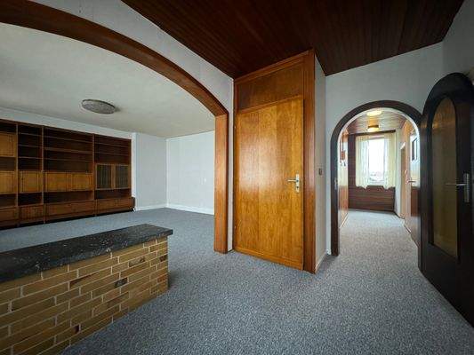 Flur u. Wohnzimmer (OG)