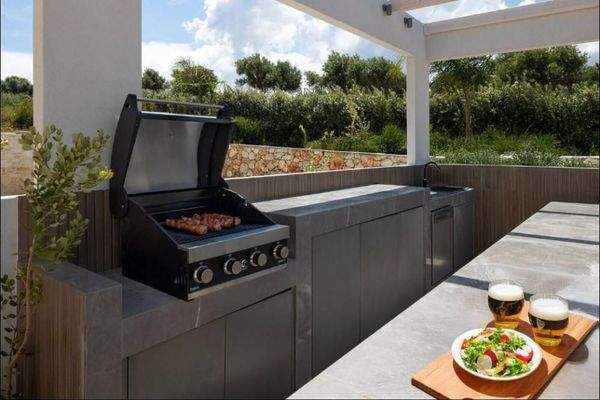 Kreta, Agios Onoufrios: Elegante Villa aus weißem Stein mit Meerblick zu verkaufen