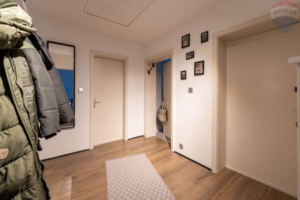 Haus vorne Flur OG