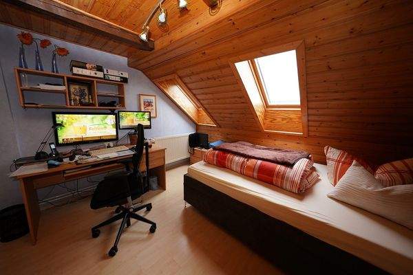 21 - Arbeitszimmer DG.JPG