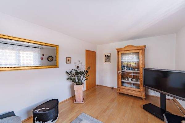 Wohnzimmer DG Eingang.jpg