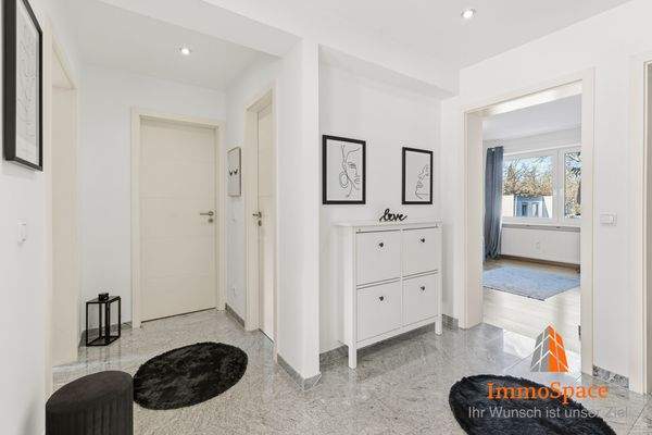 Blick von der Diele ins Wohnzimmer