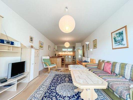 Wohn- und Esszimmer, Küche