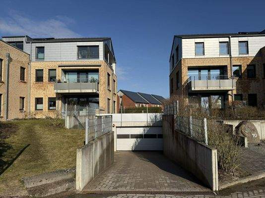 Tiefgaragenstellplatz Zufahrt