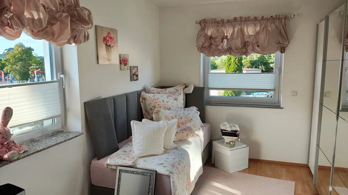 c3281810-9bf4-4f73-8213-74b28f808d33-1945831543