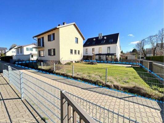 Straßenansicht Grundstück (Haus 1 und Haus 2)