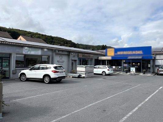 Vorhof und Parkmöglichkeiten